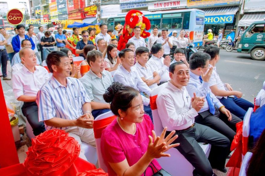 Lễ Khai Trương Diễn Ra Trong Không Khí Trang Trọng, Nhộn Nhịp